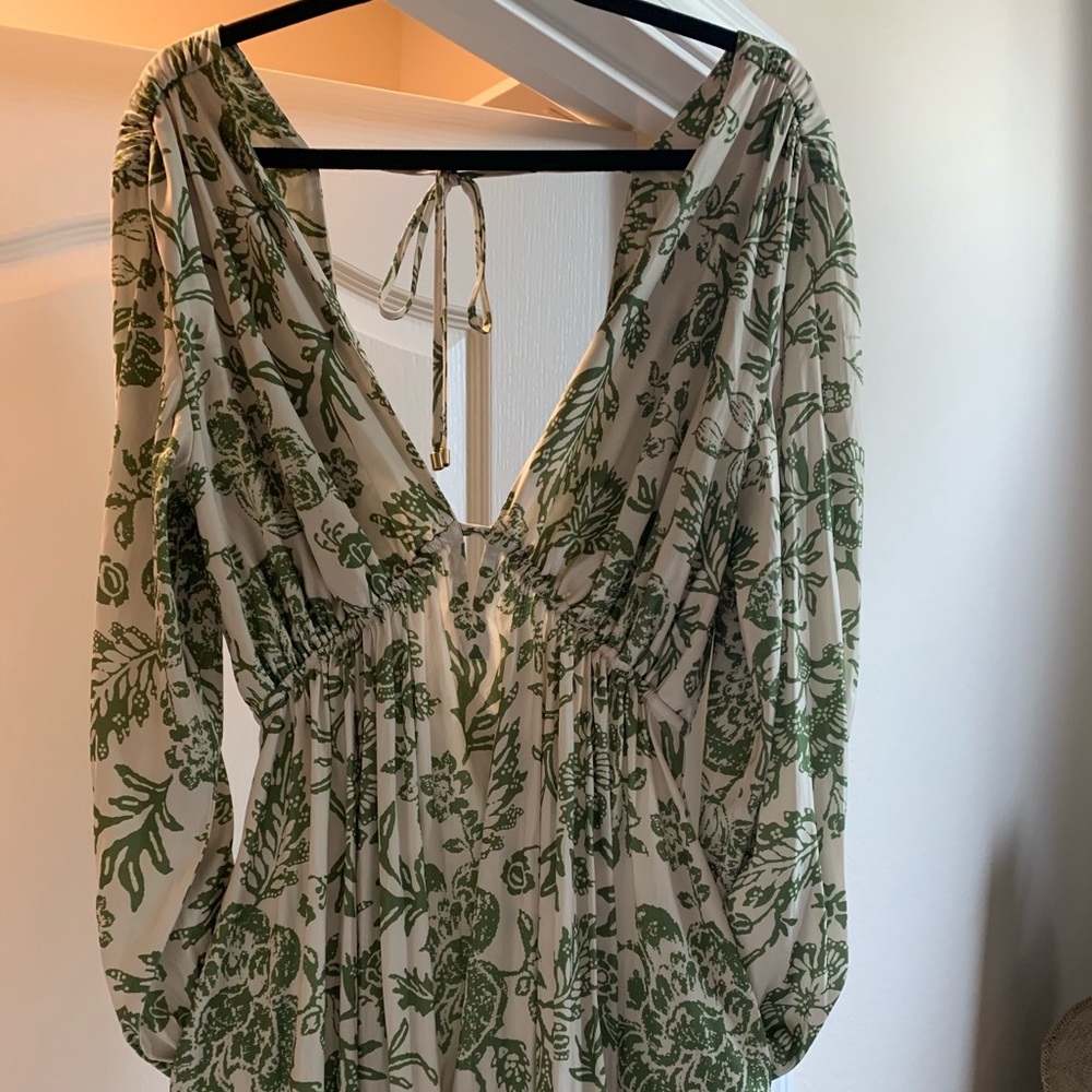 Free People- Kimono style dress w/pockets. Worn once. Beautiful condition.